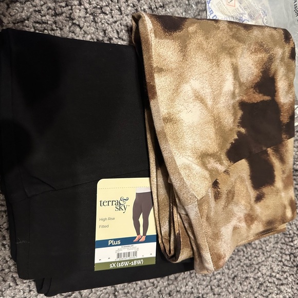 NWT Terra & Sky Black High Rise Leggings - Picture 3 of 3